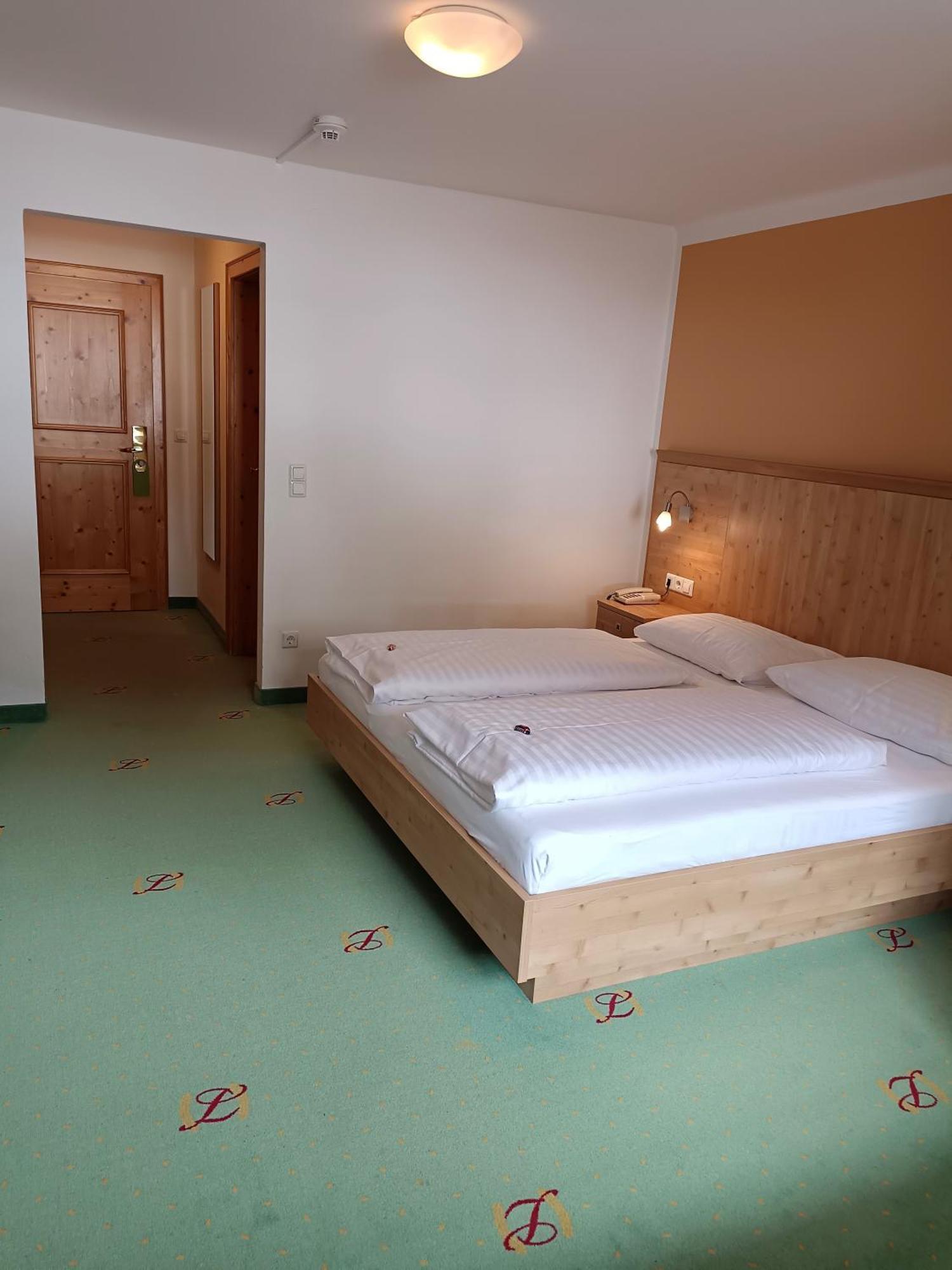 Hotel Gruenwaldkopf Обертауэрн Экстерьер фото